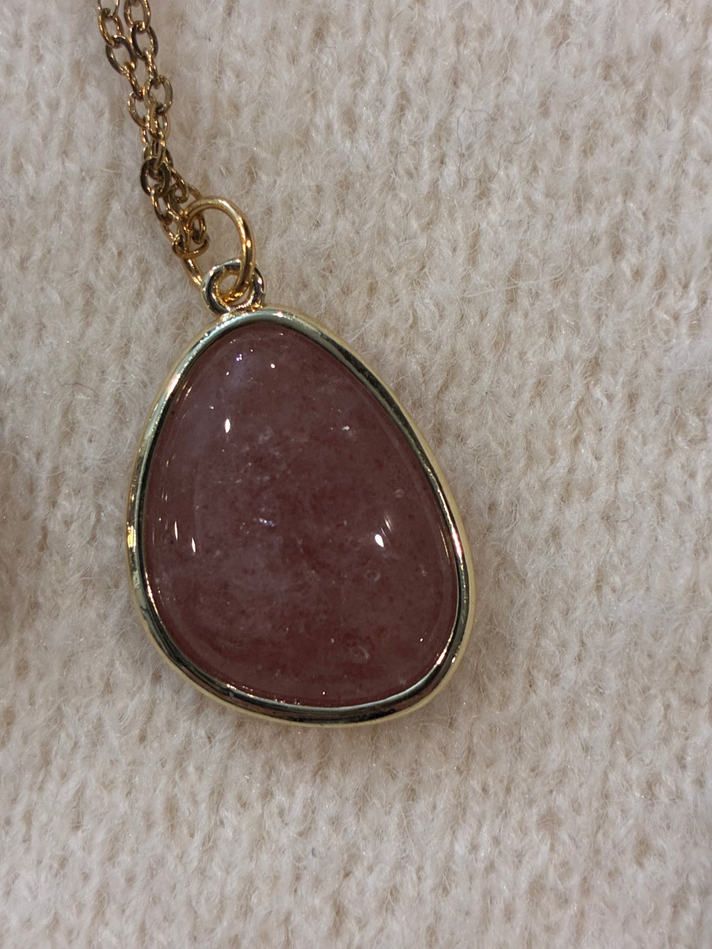 Strawberry Quartz Necklace – Natural Pink Gemstone Pendant – Gold Stainless Steel Chain – Love, Confidence & Heart Energy