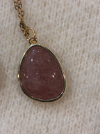 Strawberry Quartz Necklace – Natural Pink Gemstone Pendant – Gold Stainless Steel Chain – Love, Confidence & Heart Energy