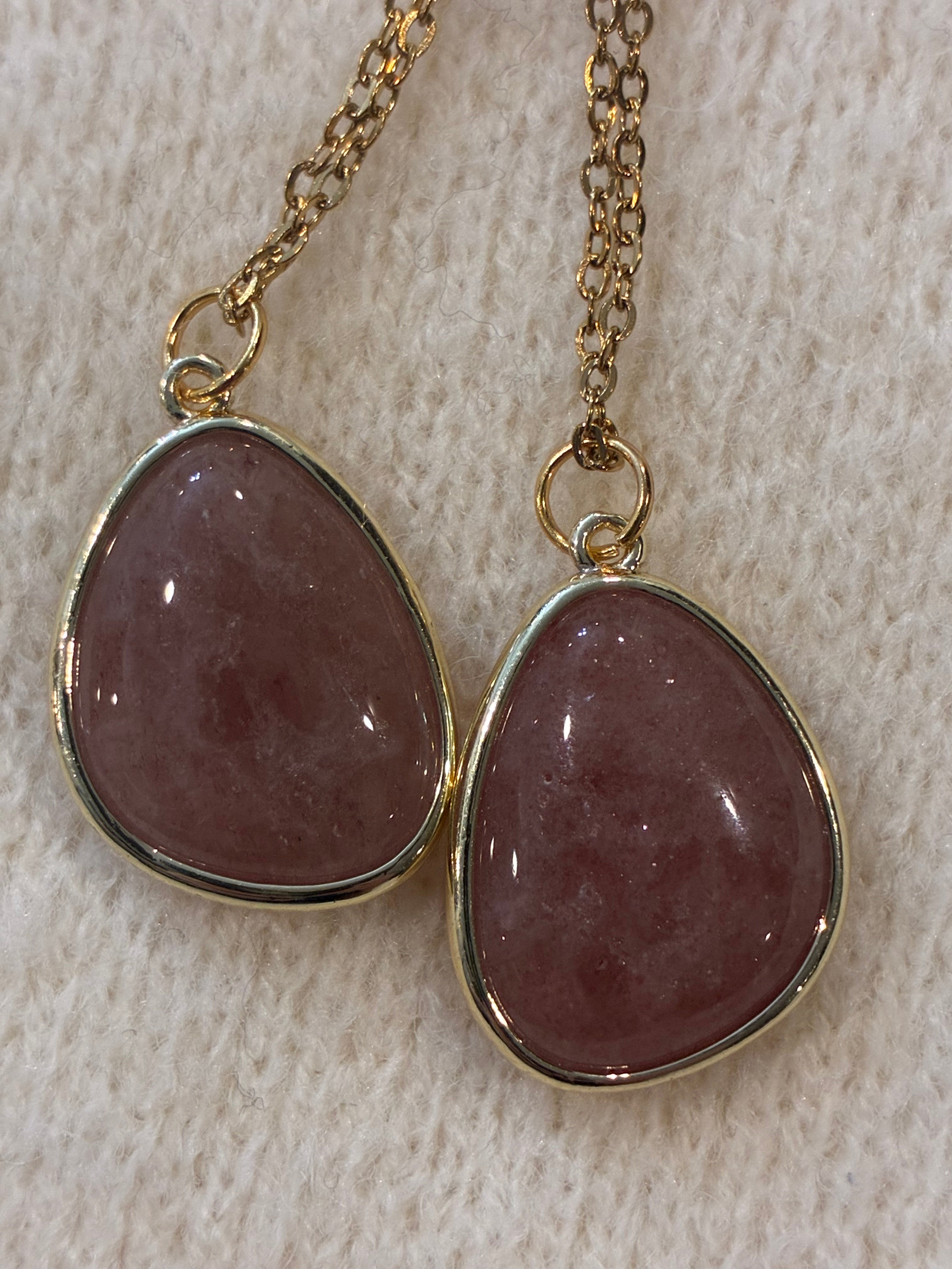 Strawberry Quartz Necklace – Natural Pink Gemstone Pendant – Gold Stainless Steel Chain – Love, Confidence & Heart Energy
