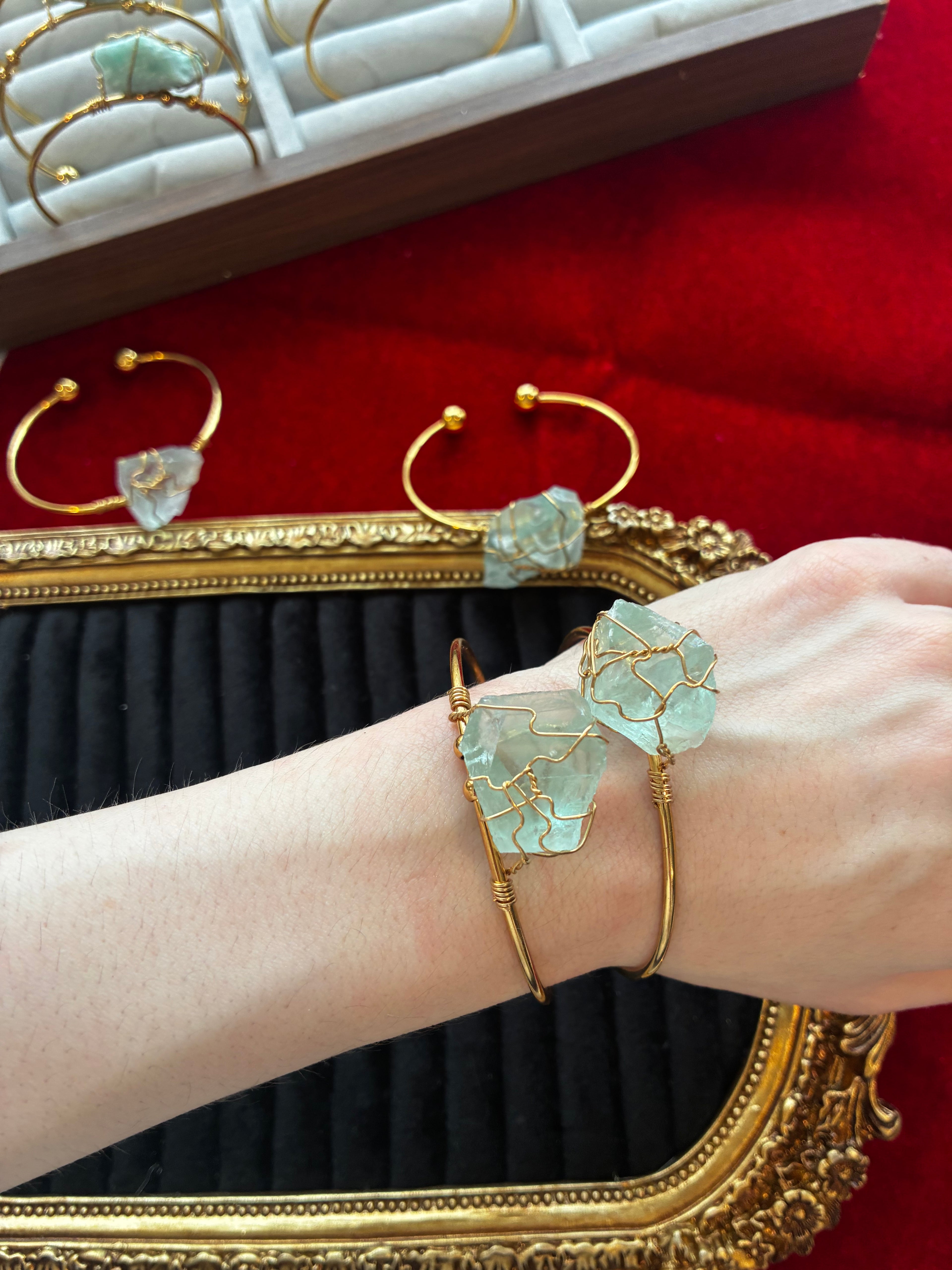 Raw Aquamarine Bracelet – Handmade Stainless Steel Gold Cuff – Natural Rough Gemstone Jewelry for Calm & Clear Communication